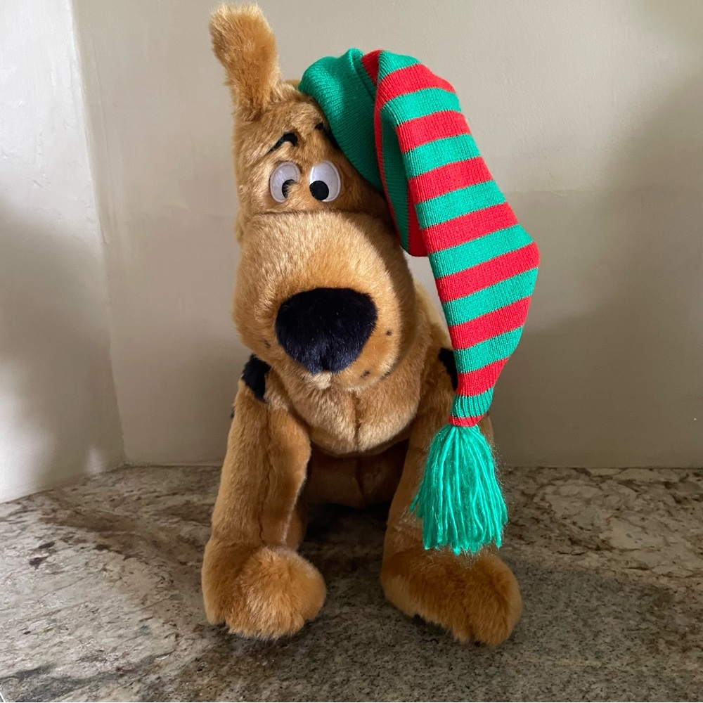 Scooby Doo Hanna Barbera Macy’s Plush Christmas Stuffed Dog w/ Santa Hat